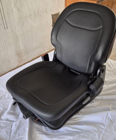 MILSCO CE200 Staplersitz, Traktorsitz, Baggersitz