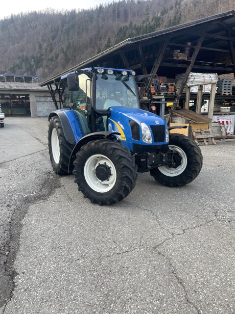 Verkaufe New Holland T5040