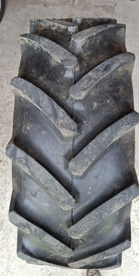 Reifen 420/70 R28