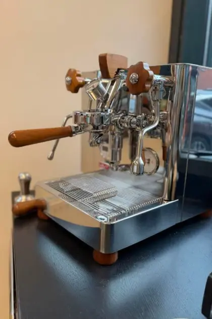 Lelit Bianca, Siebträger-Espressomaschine mit Holzakzenten