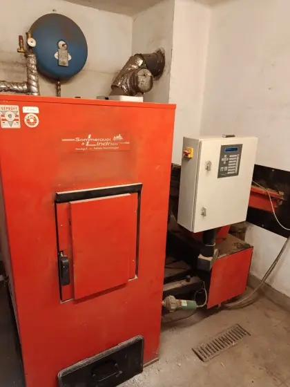 Sommerauer Lindner 65 kW Hackschnitzelheizung, Hackgutkessel