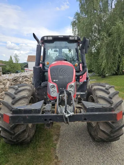 Valtra N123V mit Kronos 140 4wdml