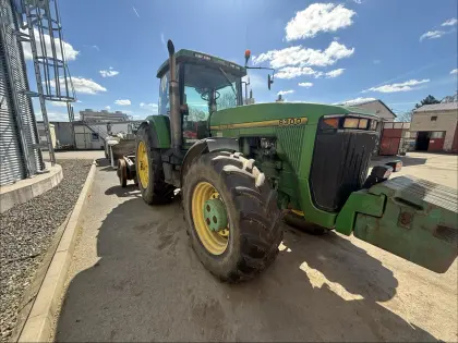 John Deere 8300