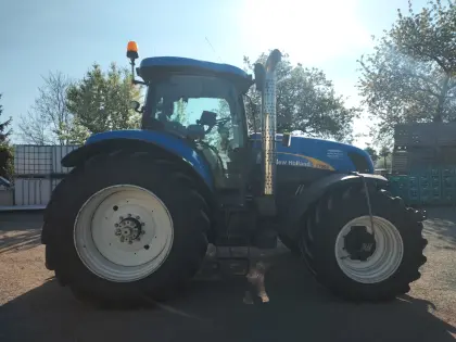 New Holland T 7050 Auto Command