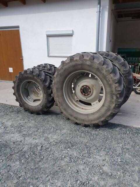 Kompletträder 540/65 R34 und 440/65 R24 MF 6255