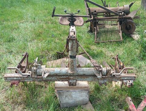 Rau Kombi Kartoffel- und Rübenbau-Anbauhilfe Traktor