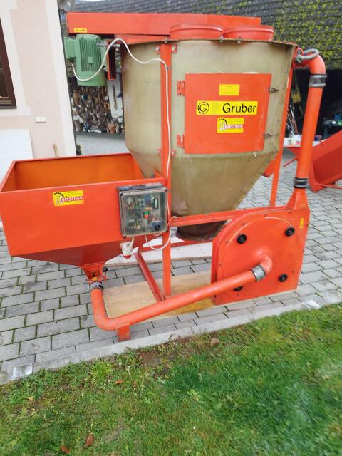 Mahl- und Mischanlage