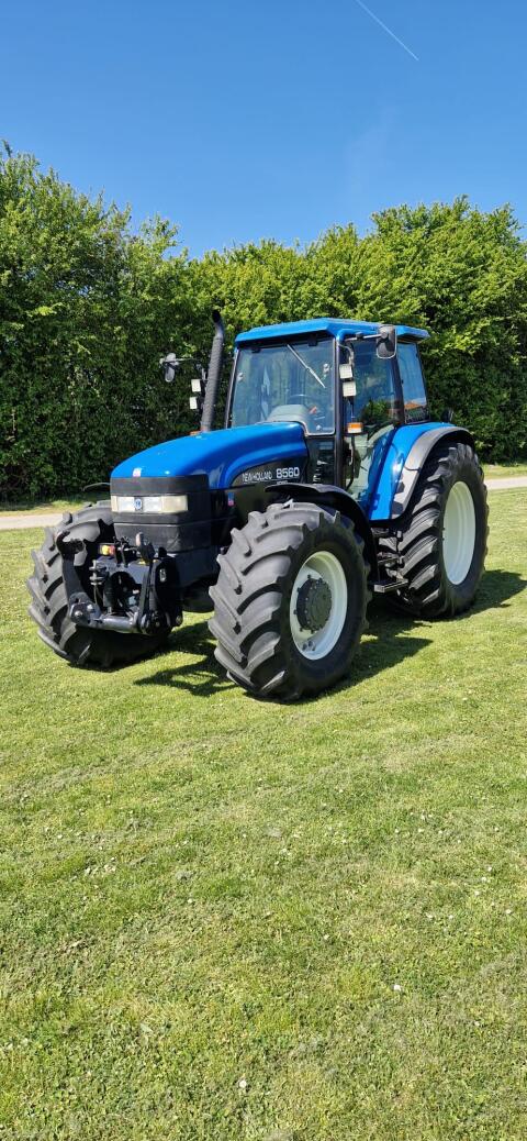 New Holland 8560