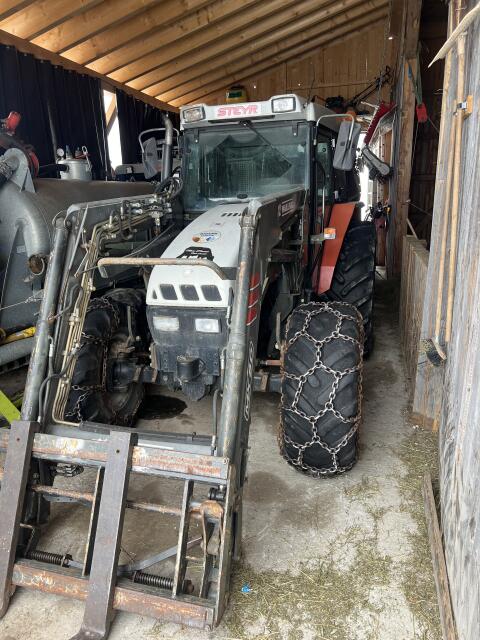 Steyr 975 mit Frontlader, Mod. 975