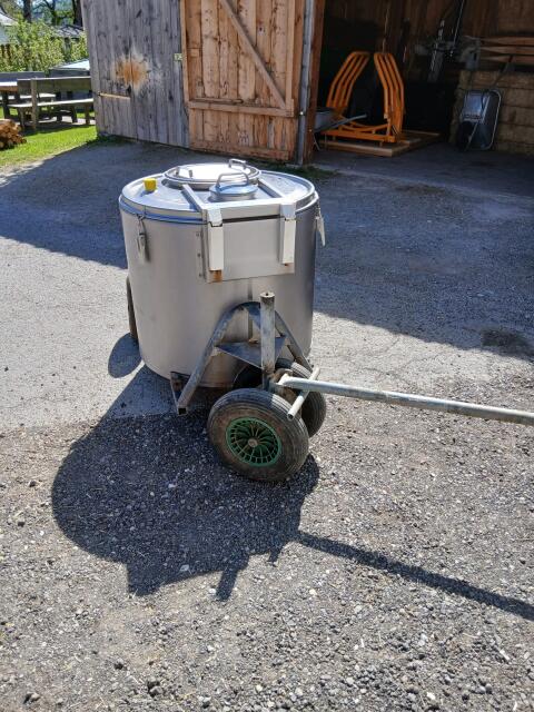 Milchtank mit Wagen Etscheid