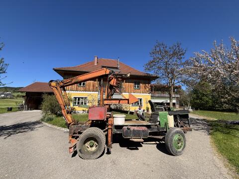 HIAB 900 Holzkran auf einen LKW gestellt mit Motor