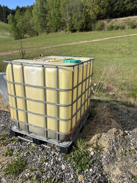 PVC-Tank zu verschenken