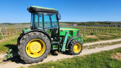 Weinbautraktor John Deere 5080GF / 82 PS / 2012