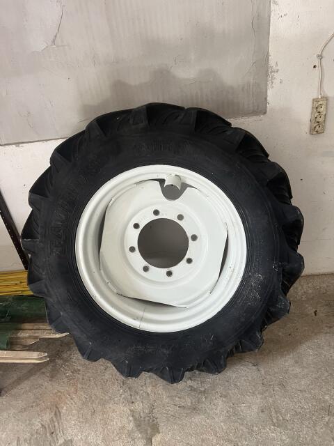 Felgen W9x24, Reifen
