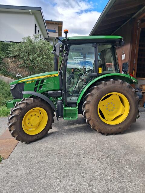 John Deere 5067e