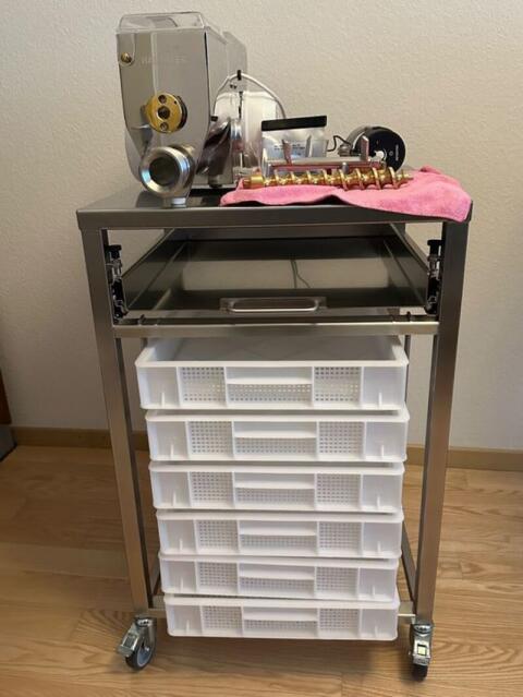 Häussler Nudelmaschine PN100 mit Gestell und viel Zubehör