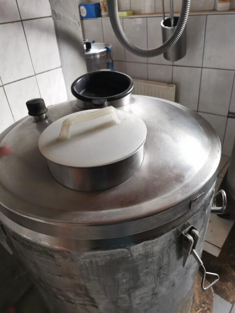 Milchtank 200 l mit Wagerl