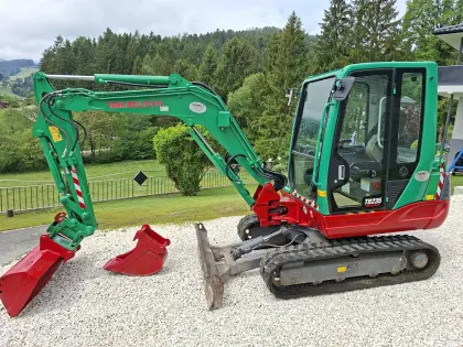 Takeuchi TB235 mit Powertilt, 2x Löffel