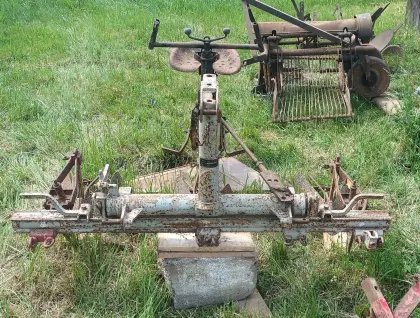 Rau Kombi Kartoffel- und Rübenbau-Anbauhilfe Traktor
