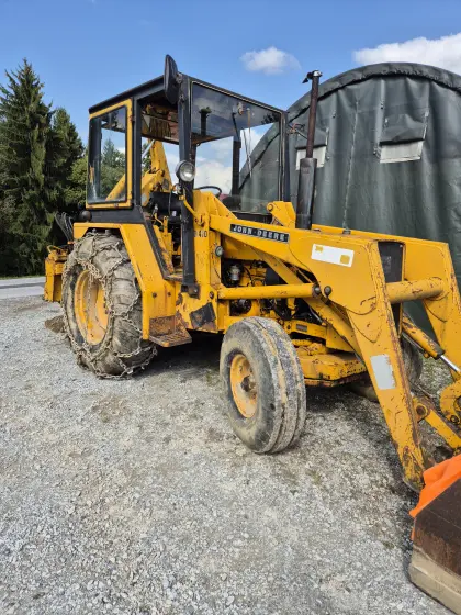 John Deere 410 Baggerlader