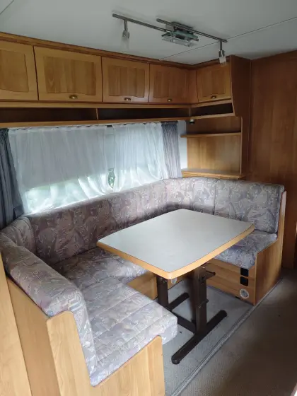 Top gepflegter Wohnwagen mit extra Überdachung