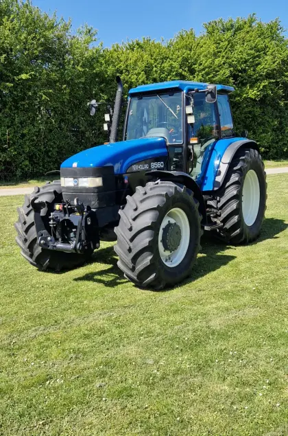 New Holland 8560