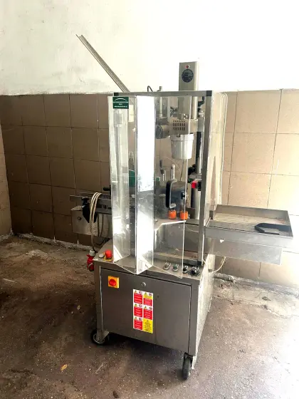 Komplette Abfülllinie Wein – Kieselgurfilter, BVS-Verschließ