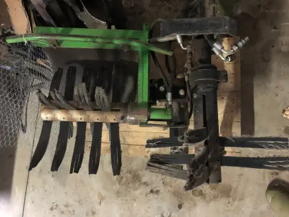 Stockbürste für Traktor zur Entfernung von jungen Reben