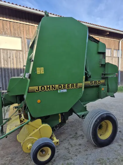 John Deere 580 Rundballenpresse