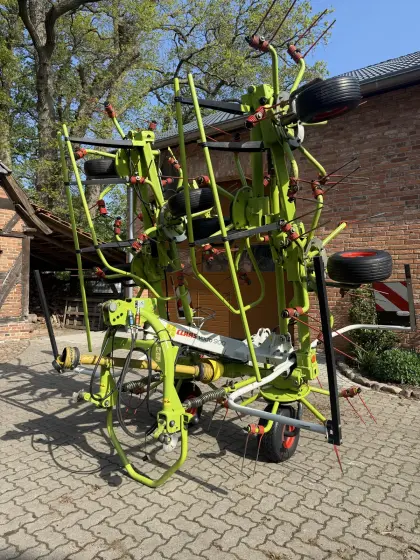 CLAAS Volto 900