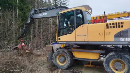 Volvo EW 180 C mit Woody H60
