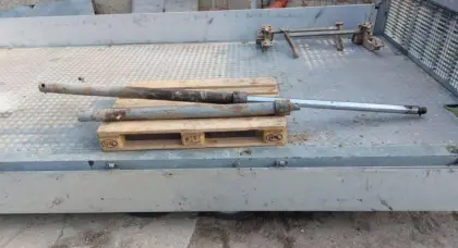 Frontladerzylinder für Schlüter Traktor