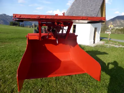 Hoftrac-Schaufel mit automatischem Misteinzug