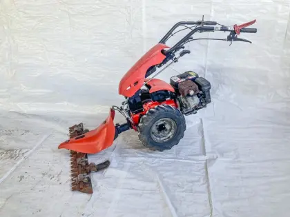 Motormäher Reform 616 und Schneeschild