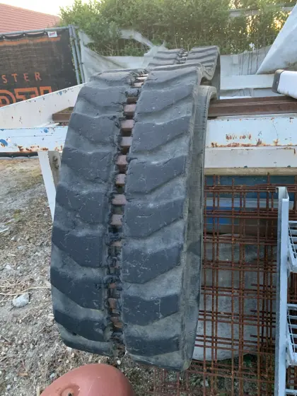 Gummiketten für Takeuchi Bagger TB016 und TB235