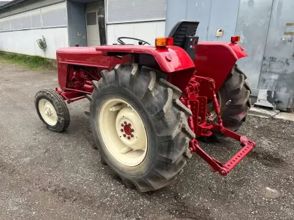 Mc Cormick 354 Motor und Traktor neu aufgebaut