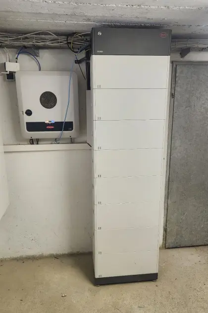 Stromspeicher und 2 PV-Wechselrichter
