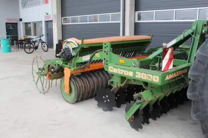 Amazone Scheibenegge Catros 3000 und Sämaschine Amazone C-Drill 3000