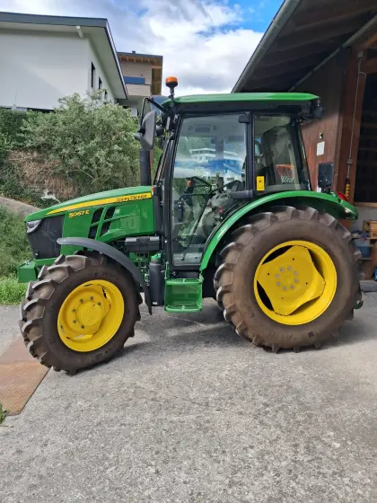 John Deere 5067e