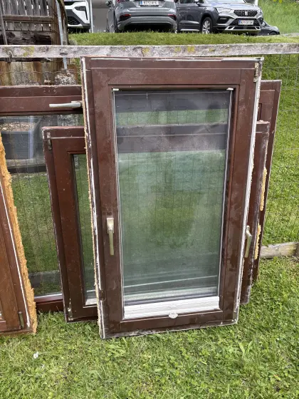 Gebrauchte Fenster und Balkontür