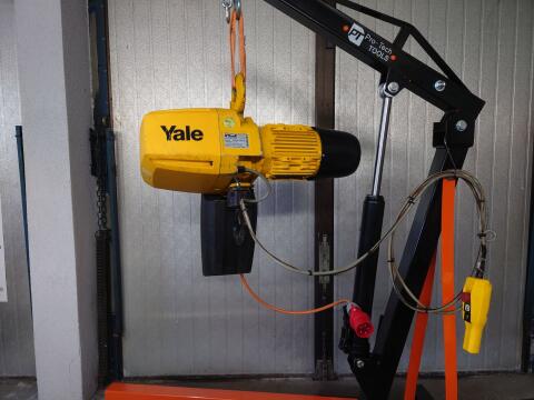 Kran, el. Kettenzug Yale