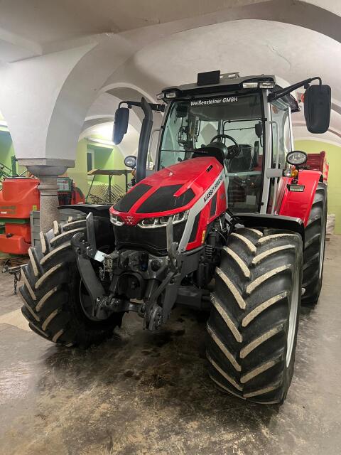 Massey Ferguson MF 5S.135 Dyna-6 Exclusive