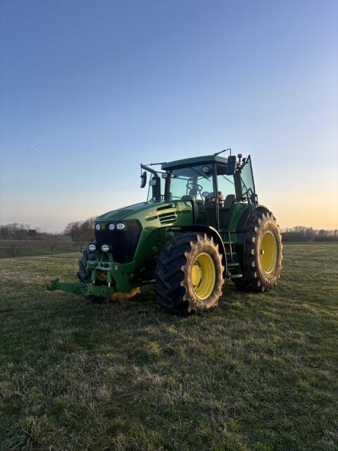 John Deere 7920