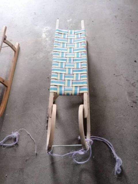 Rodel mit Kindersitz und Fußsack