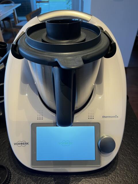 Thermomix TM6 inkl. Cutter und Cookidoo bis 11/2027