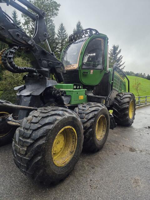 John Deere Harvester 1270G