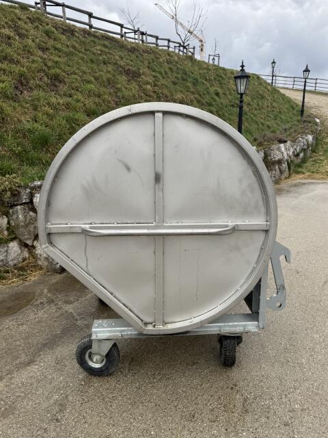 Mistcontainer aus Edelstahl mit Weidemannaufnahme