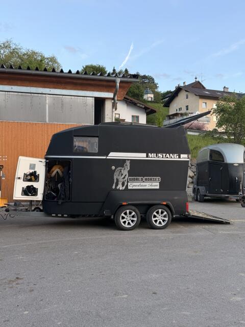 Mustang Elite Pferdeanhänger