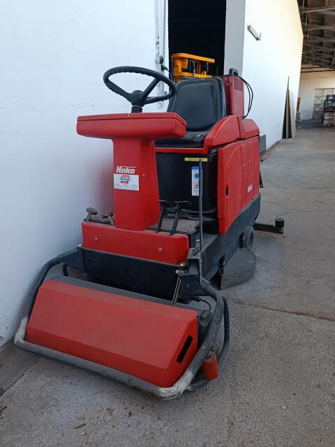 Kehrmaschine HAKO Hakomatic B910