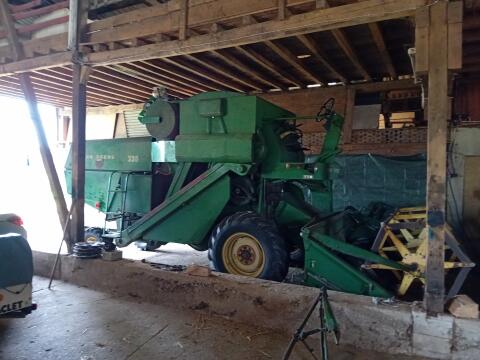 John Deere 330 Mähdrescher